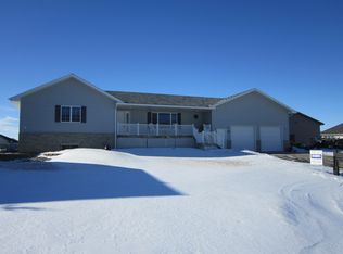 420 Misty Glen Ln, Minot, ND 58701