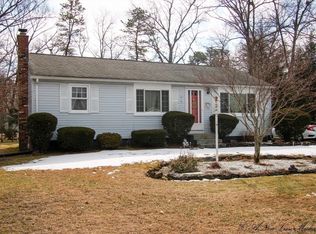 5 Droy Cir, Easthampton, MA 01027