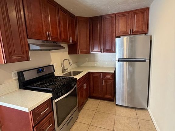 4th image of 1802 E 12th St #L