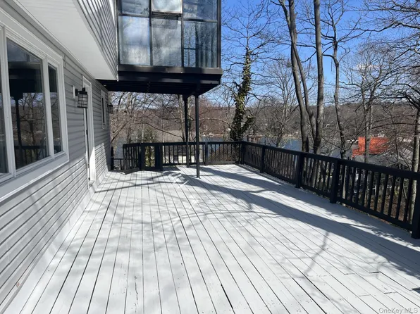 315 McKinley Terrace, Centerport, NY 11721