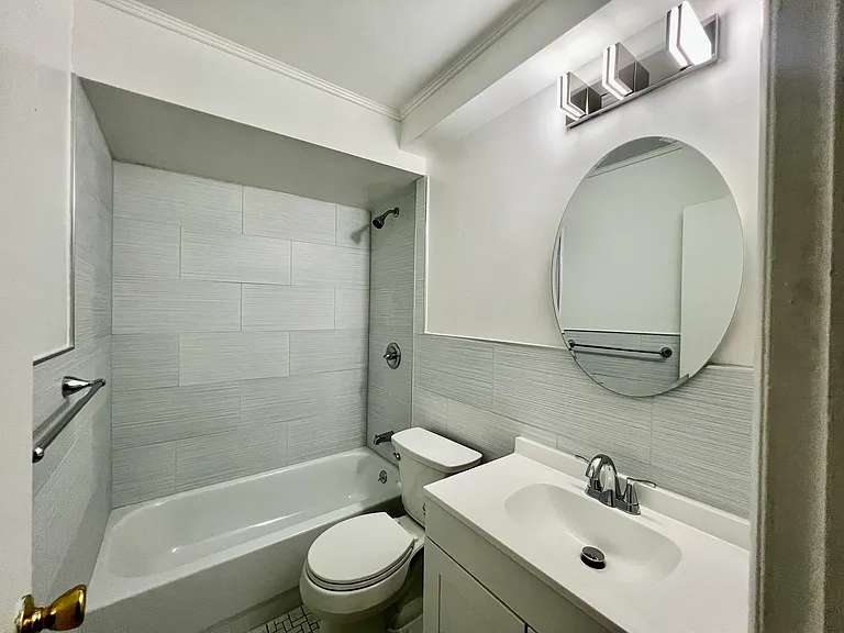1463 E 68th St #1 — Photo 7