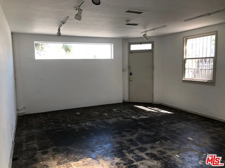 5422 W Washington Blvd — Photo 2