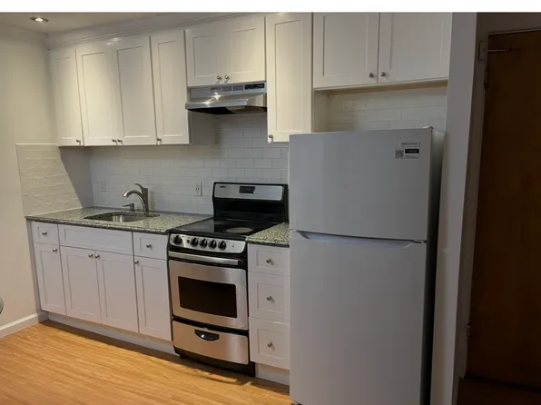 3 Dean St APT 2B, Stamford, CT 06902