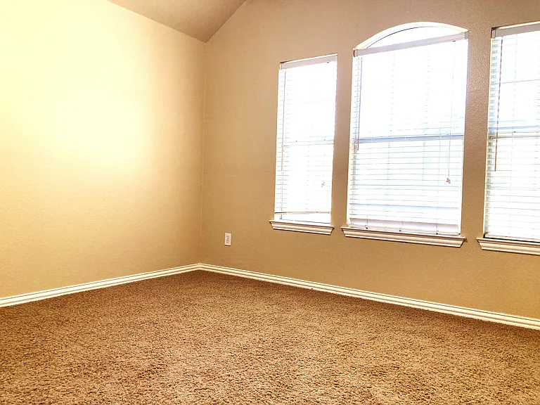 630 Waterview Dr — Photo 6