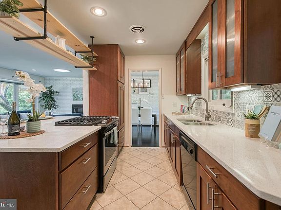 5th image of 3445 Rose Ln