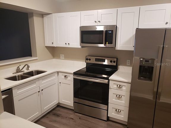 3rd image of 221 Arbor Cir