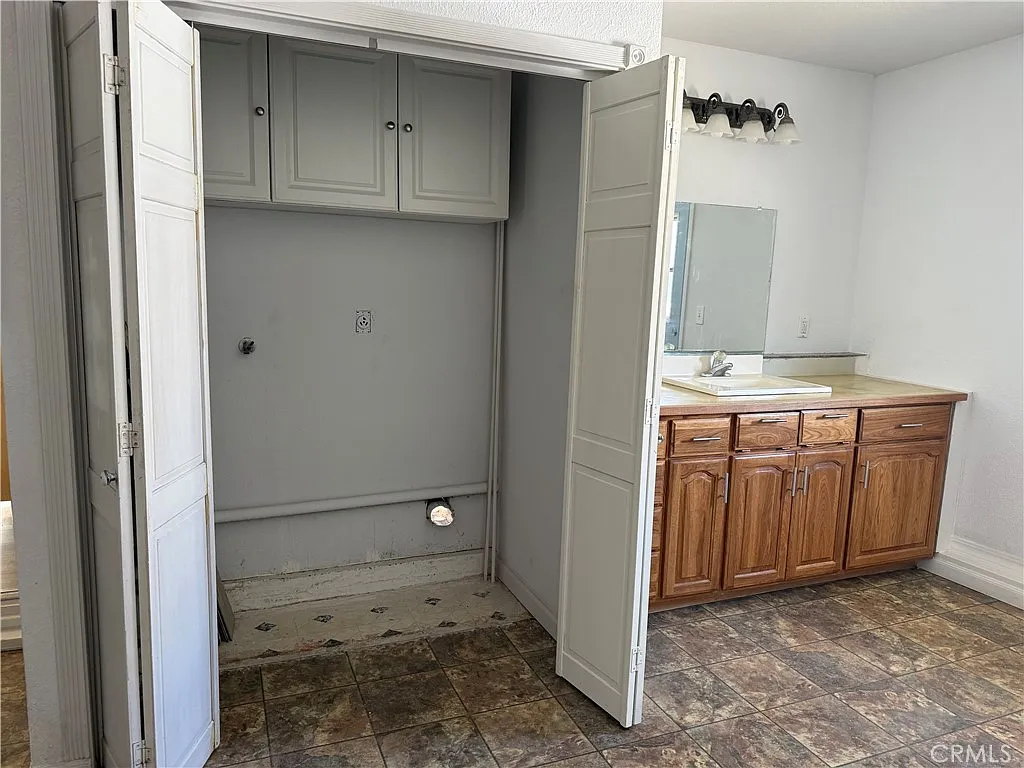 3 bed, 1100 sqft, $2,000 — Photo 3