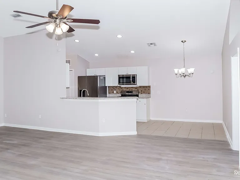 2544 Meadow Oaks Loop — Photo 2