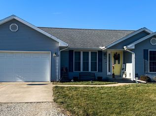 15 Seth Dunscomb Dr, Sullivan, IL 61951