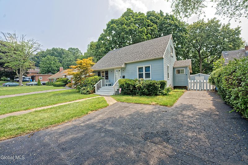 2nd image of 91 Pinehurst Avenue