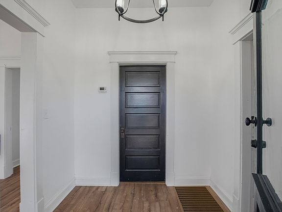 3rd image of 204 Winters St