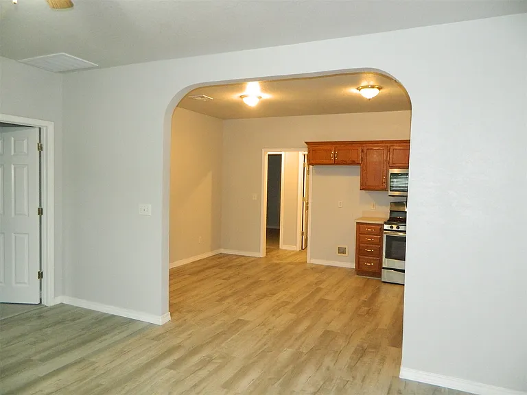 1302 W Exchange St — Photo 11