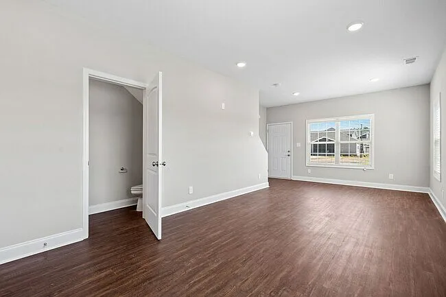 841 Professional Park Dr — Photo 3
