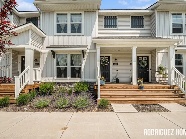 6678 S Square Ln, Rockford, MI 49341