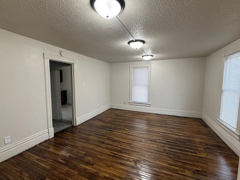 423 Marion St #2 — Photo 9