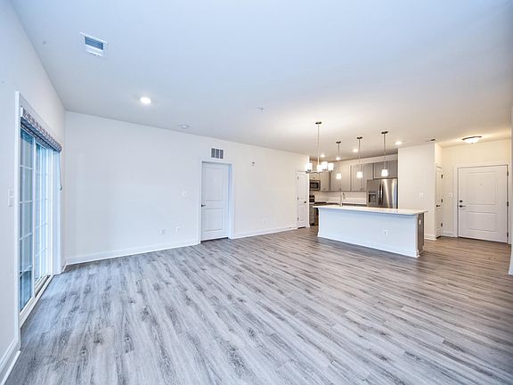 5th image of 401 Bold Ruler Ct Unit 206