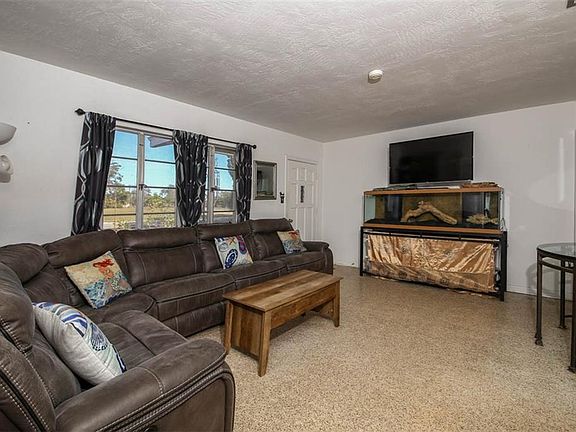 5th image of 554 Edwards Dr