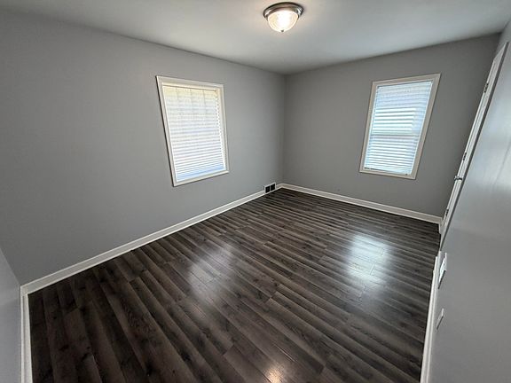 4th image of 5052 Washington St