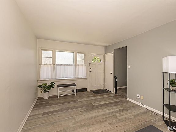 4th image of 6962 Sutherland Ave