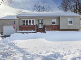 22 Norma Ln, Kings Park, NY 11754