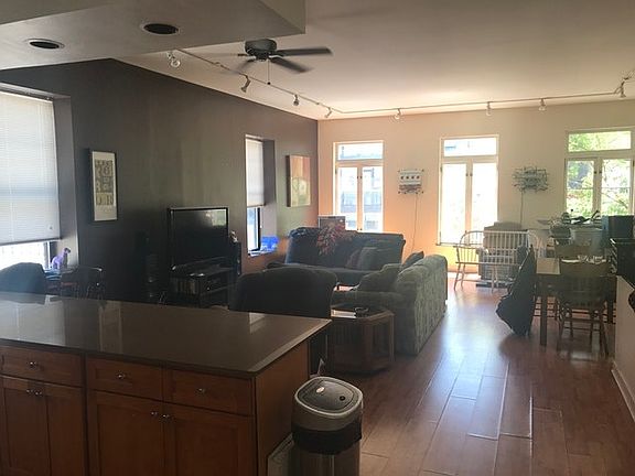 4th image of 2749 N Lincoln Ave #2A