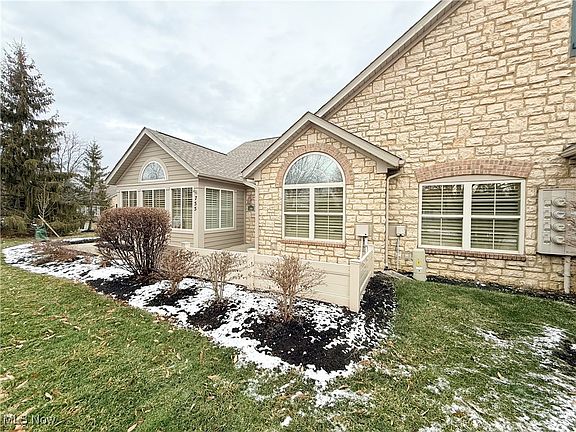 2nd image of 755 Kingsmead Rd