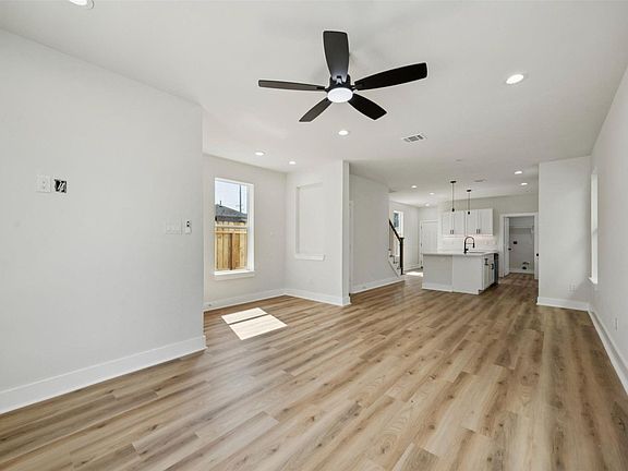 2nd image of 418 Delaware St