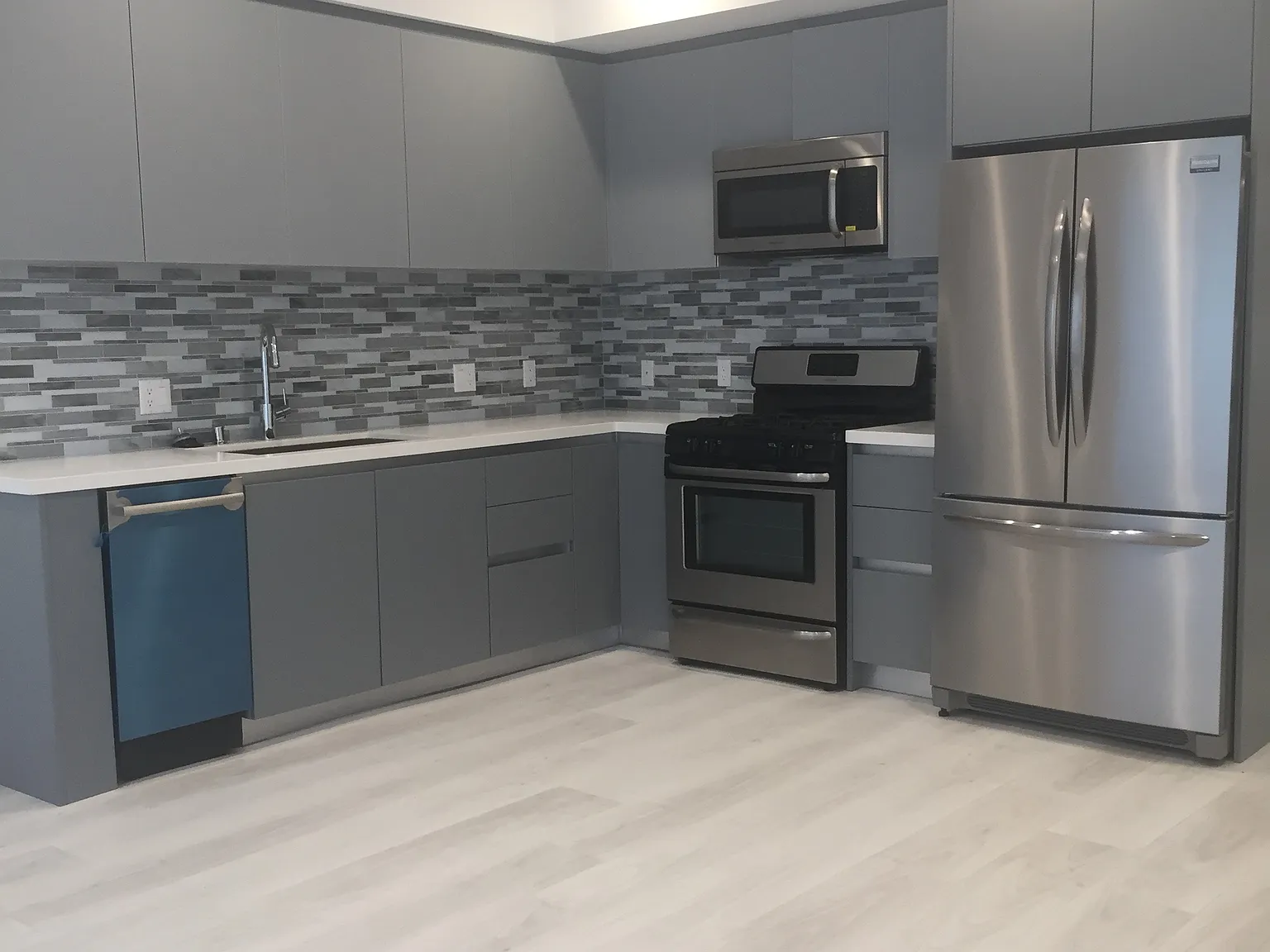 1431 Armacost ave — Photo 3