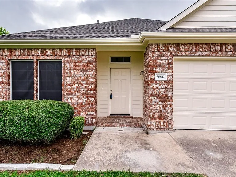 20817 Silverbell Ln — Photo 2