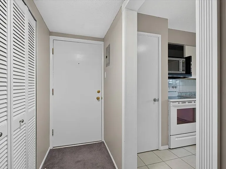 4355 Maryland Ave #202 — Photo 4