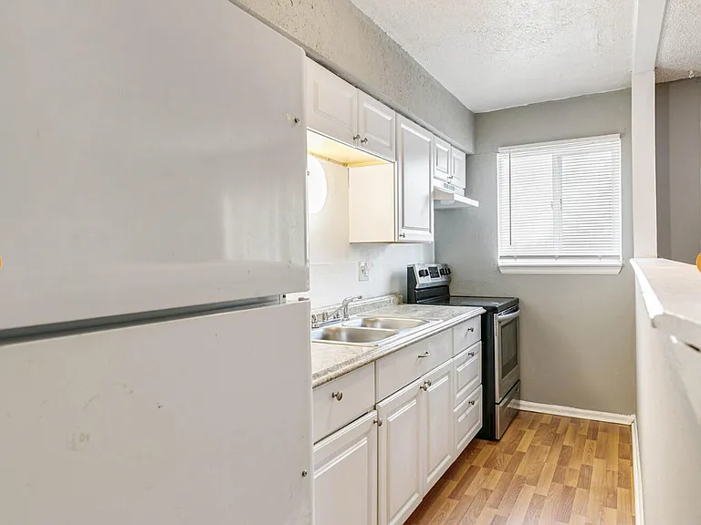 3605 S Knox Ct #204 — Photo 3
