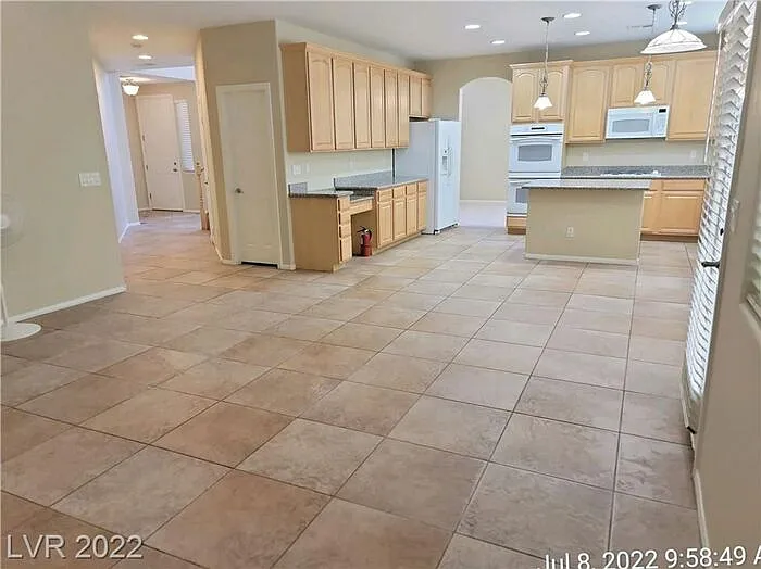 2768 Craigmillar St — Photo 14