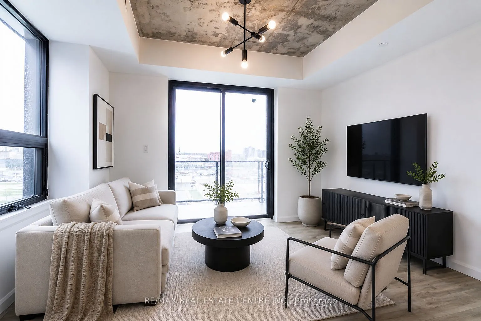 3 bed, $1,900 — Photo 4