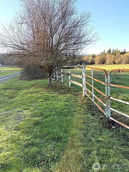 5th image of 144 Laurence Lane