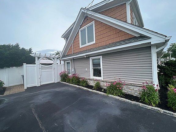 3rd image of 10 Mortimer Ave