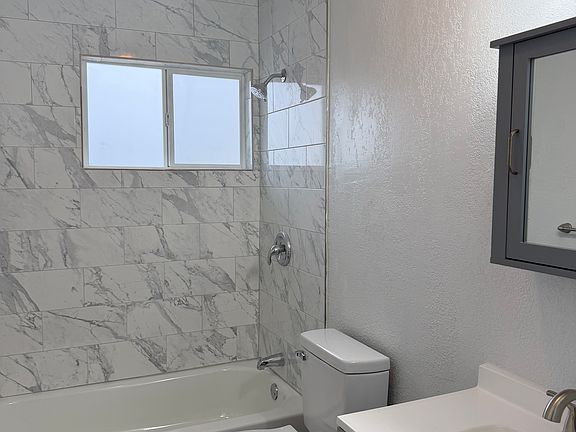 3rd image of 5502 Knoll Krest Dr