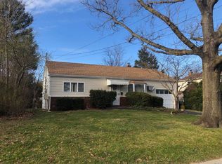 111 Frost Pond Rd, Glen Cove, NY 11542