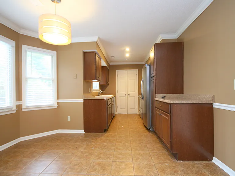 104 Hollington Dr NE — Photo 8