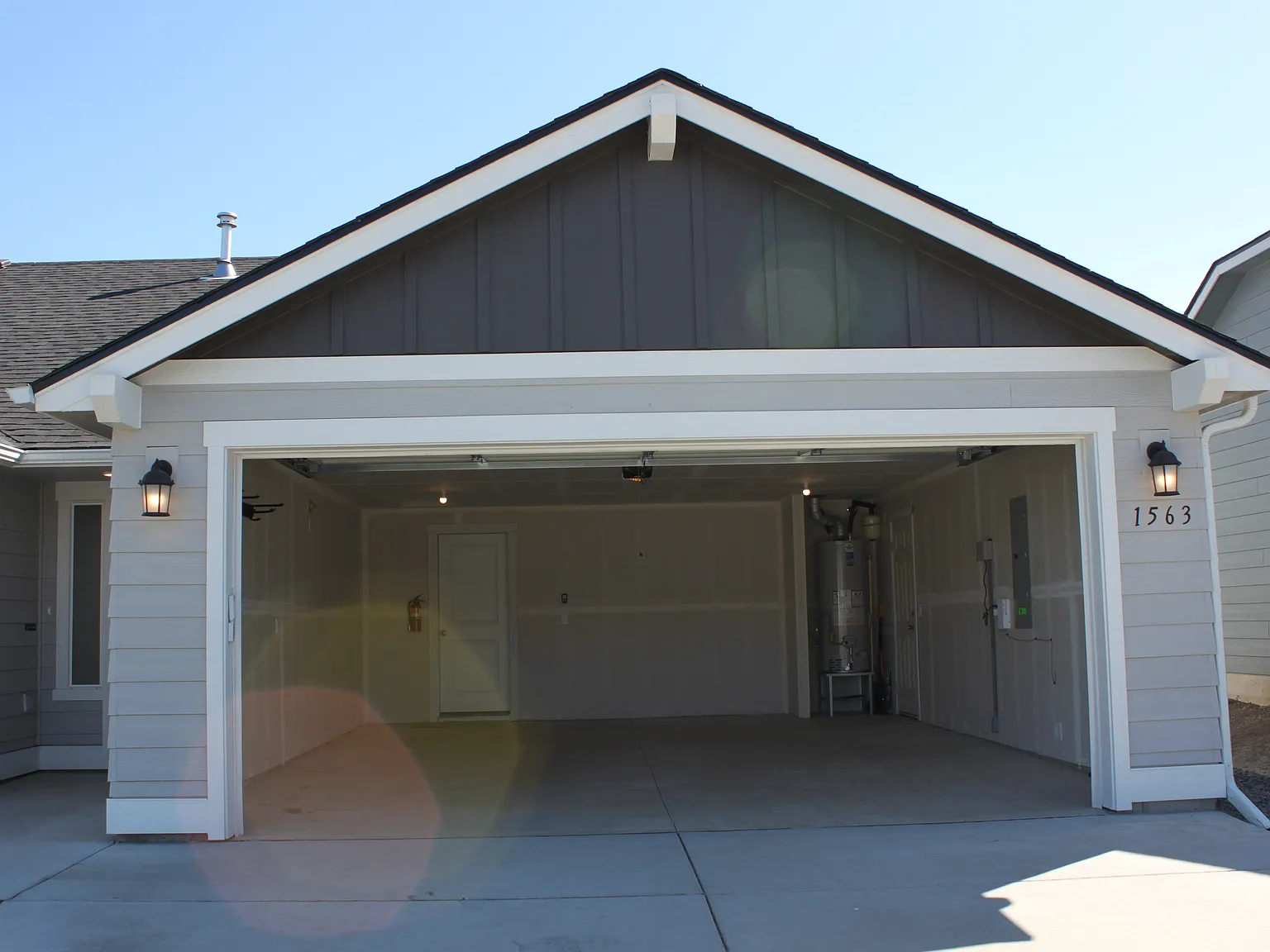 3 bed, 1408 sqft, $2,350 — Photo 3