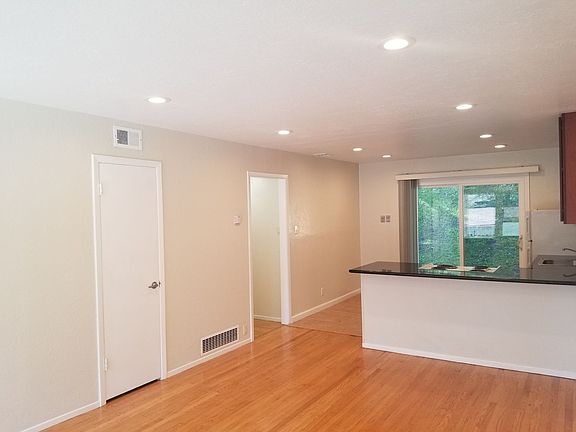 5th image of 2076 Donald Dr