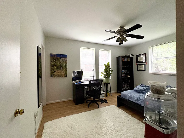 1742 N Rhodes St #300 — Photo 12