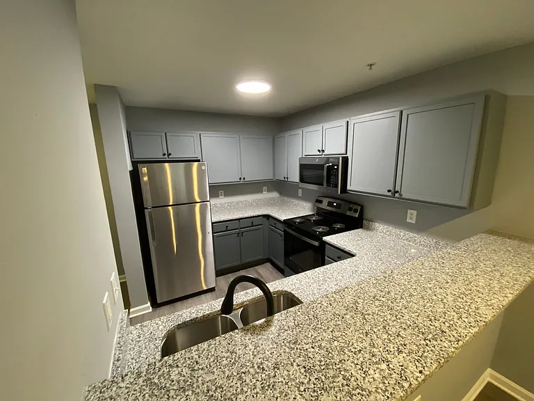 3 Bedroom 3 Bathroom Apartments, perfect for Roommates! — Photo 1