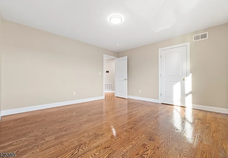 658 Market St — Photo 9