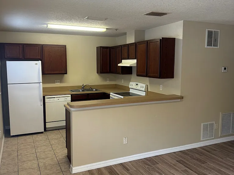 510 Laurie Ln #1 — Photo 5