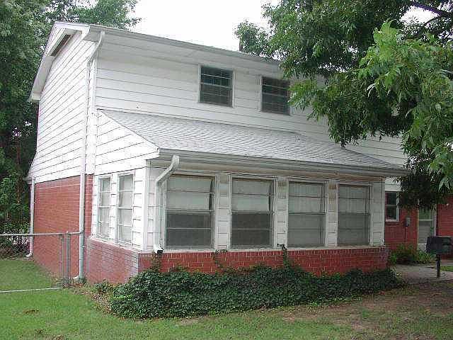 2nd image of 512 SW 23rd Rd