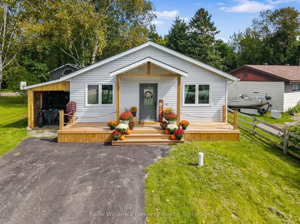 5691 Penetanguishene Rd, Springwater, ON L0L 1P0