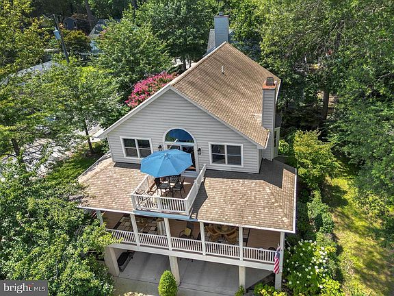 2nd image of 764 N Riverside Dr