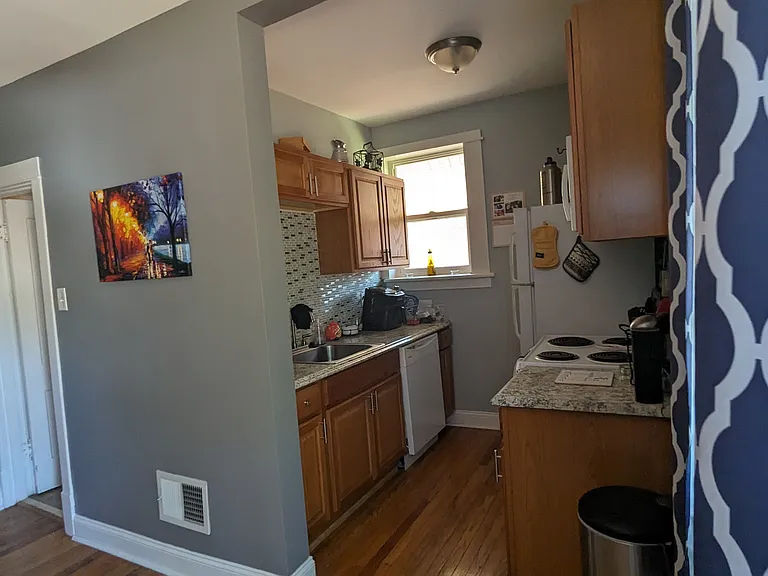 5225 Bancroft Ave #2W — Photo 2