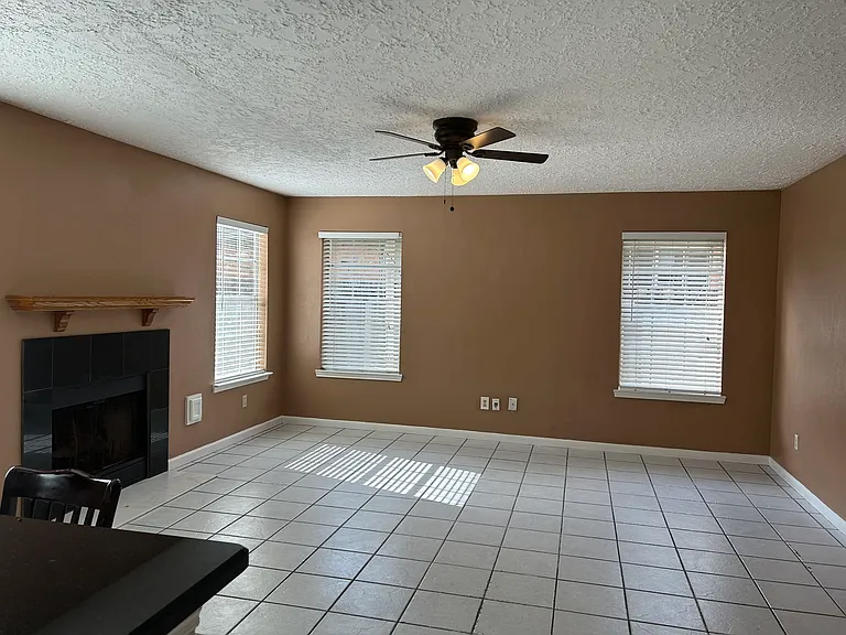 13818 Dentwood Dr — Photo 11