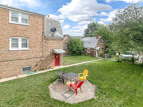3rd image of 7647 Leclaire Ave